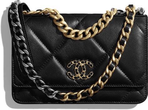 chanel 19 wallet on chain gold